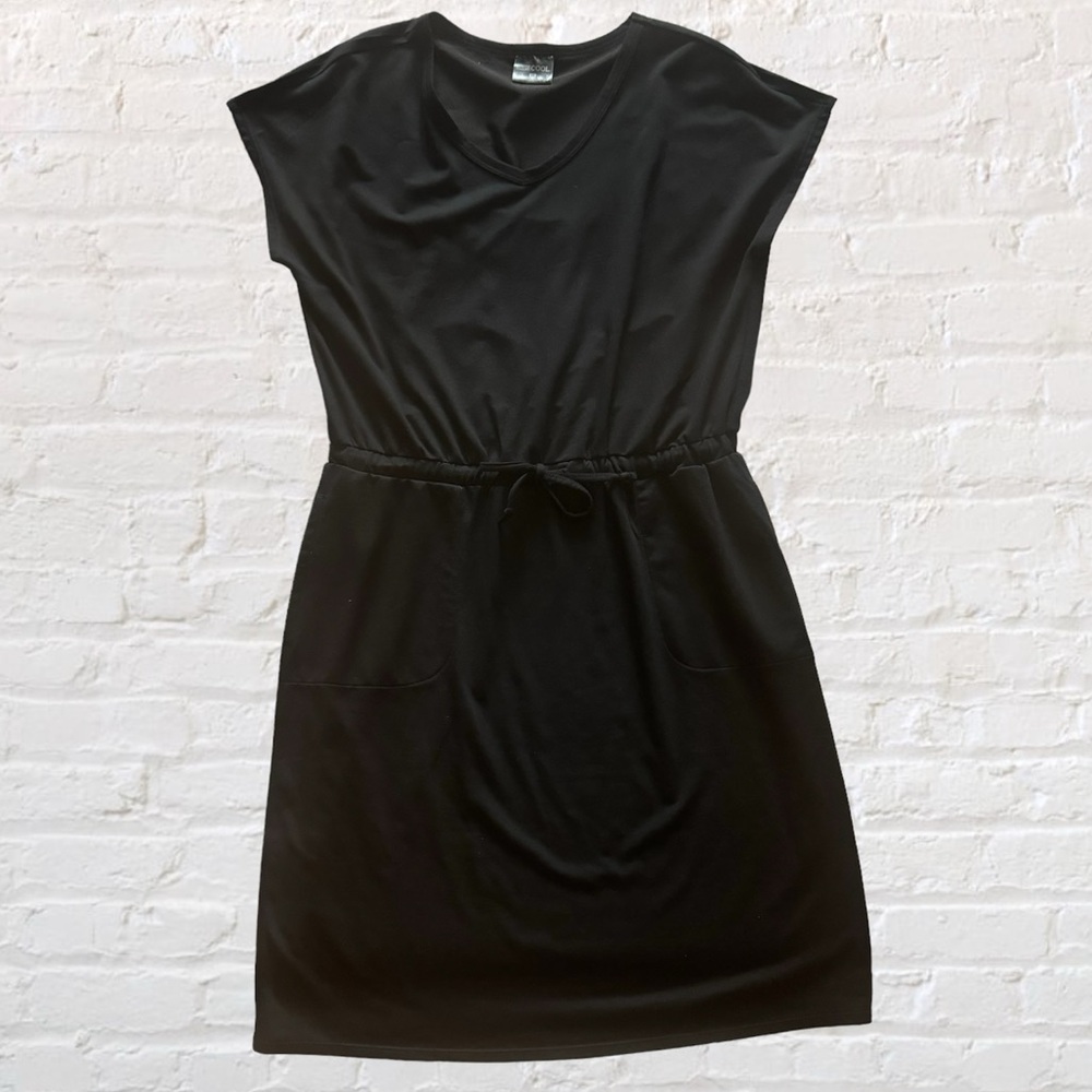 32 Degrees short sleeve v-neck subtle pocketed elastic tie waist dress
